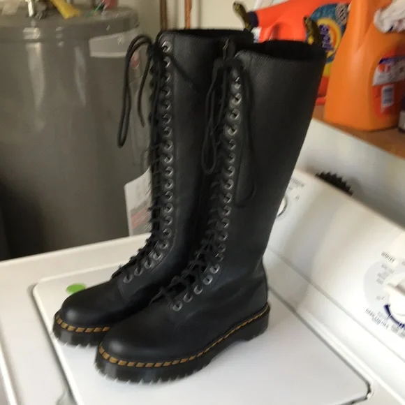 Dr Martens 1B60 Bex boots womens size 10. - Picture 2 of 5